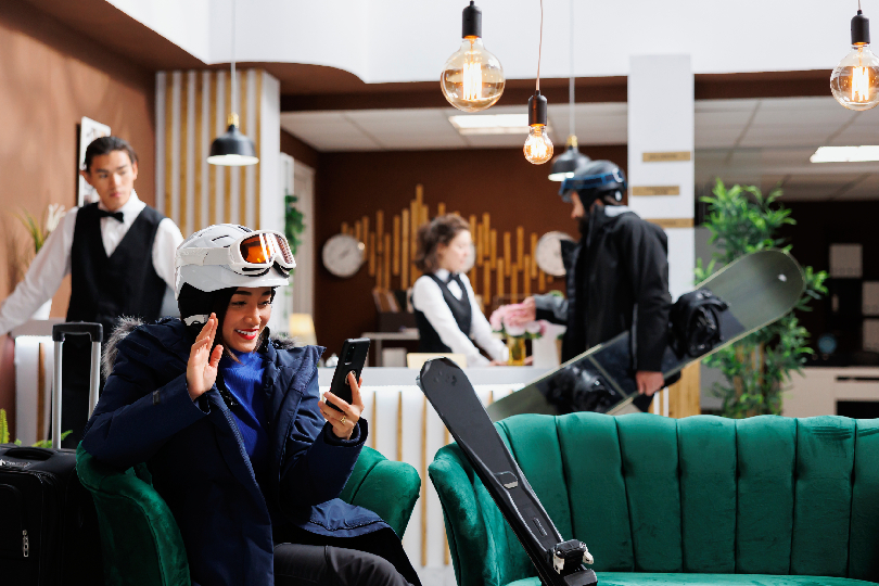 Visual strategy integrating hotel/restaurant photography with digital marketing